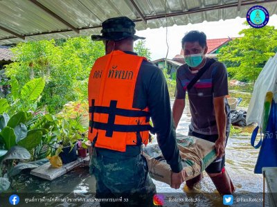 ศูนย์การฝึก นศท. มทบ.33 เร่งฟื้นฟูและช่วยเหลือประชาชน  หลังเกิดฝนตกหนักและน้ำท่วมขัง
