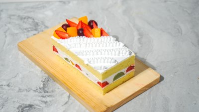 Vanila Mix Fruits Cake