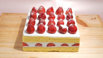 Seindah Strawberry Snow Cake