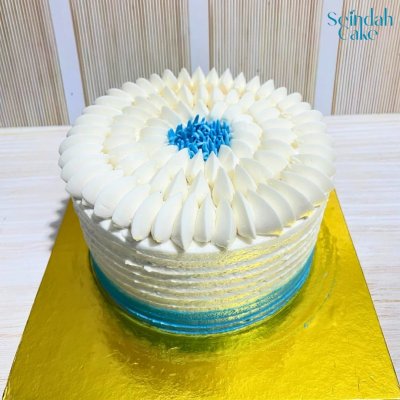 Vanila White Flower Cake