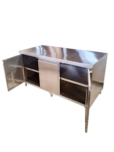 เคาน์เตอร์สแตนเลส ( มีชั้นกลาง 1 ชั้น )