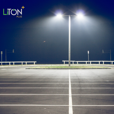 ชุดโคมถนนโซล่า LED  รุ่น STORM พร้อมขาจับโคม 600วัตต์  แสงขาว (DAYLIGHT)