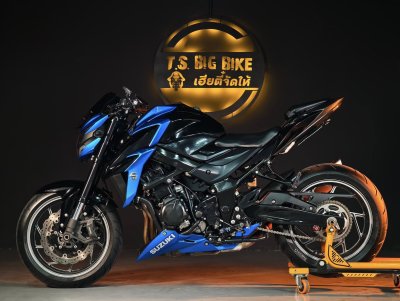 SUZUKI GSX-S750