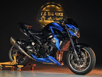 SUZUKI GSX-S750