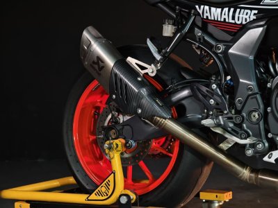 YAMAHA R7