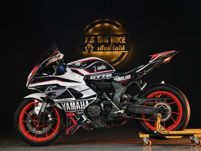 YAMAHA R7