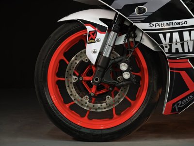YAMAHA R7