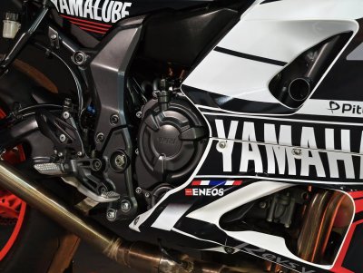 YAMAHA R7