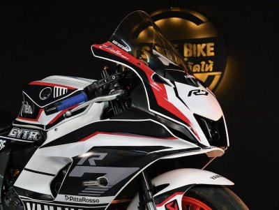 YAMAHA R7