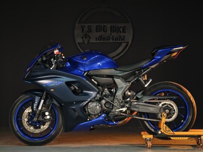 YAMAHA R7