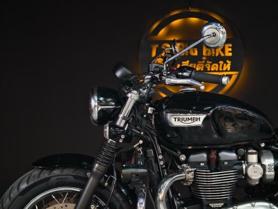 TRIUMPH BONNEVILLE SPEEDMASTER