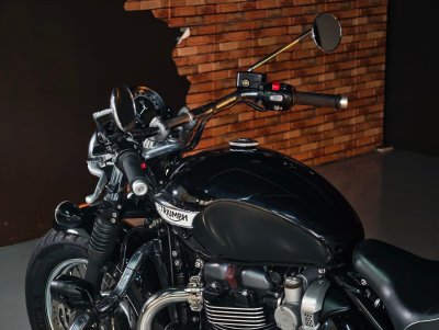 TRIUMPH BONNEVILLE SPEEDMASTER