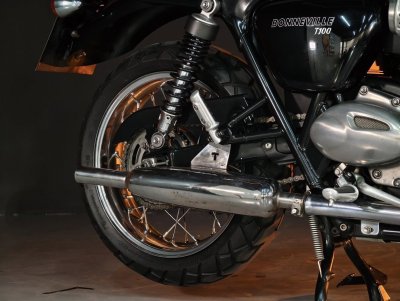 TRIUMPH BONNEVILLE T100