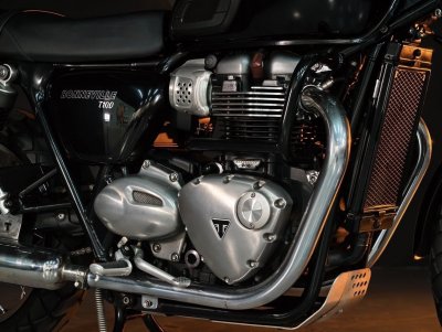 TRIUMPH BONNEVILLE T100