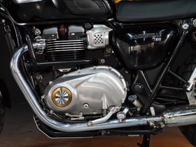 TRIUMPH BONNEVILLE T100