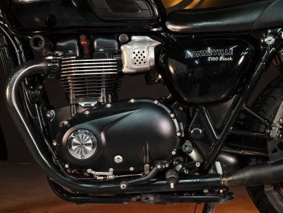 TRIUMPH BONNEVILLE T100 BLACK