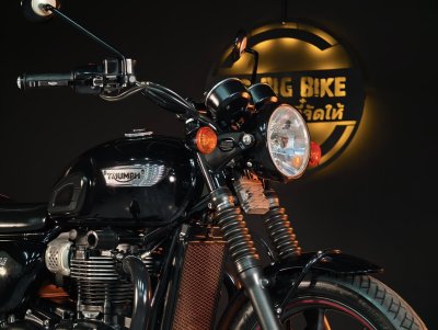 TRIUMPH BONNEVILLE T100 BLACK