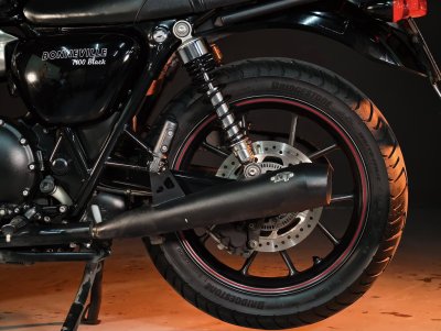 TRIUMPH BONNEVILLE T100 BLACK