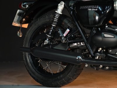 TRIUMPH BONNEVILLE T100 BLACK