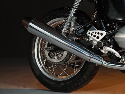 TRIUMPH THRUXTON 900