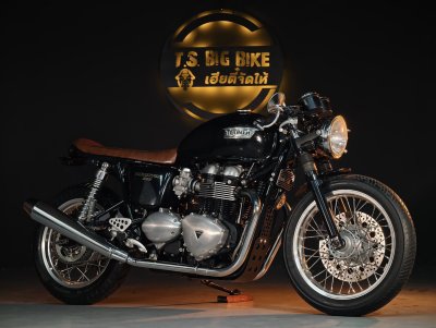 TRIUMPH THRUXTON 900