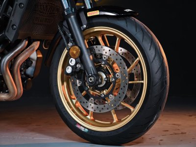 YAMAHA XSR700