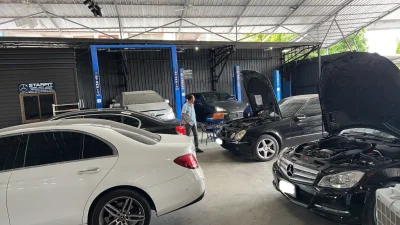 ศูนย์ซ่อม Mercedes-Benz โดยช่างเฉพาะทางที่สตาร์ฟิตออโต้ แยกท่าอิฐ นนทบุรี