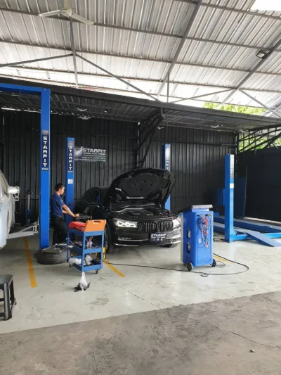ศูนย์ซ่อมรถหทดประกันBenz BMW Porsche โดยช่างเฉพาะทางที่สตาร์ฟิตออโต้ แยกท่าอิฐ นนทบุรี