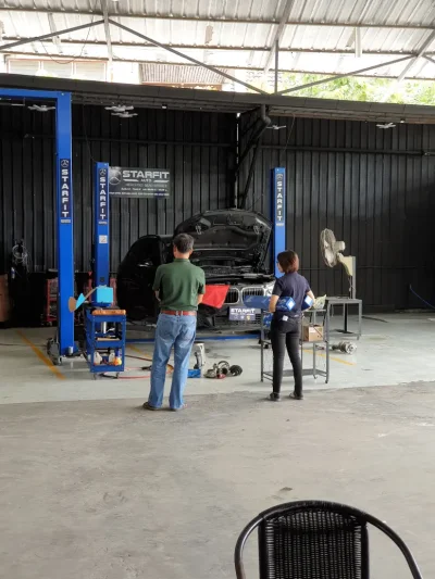 ศูนย์ซ่อม BMW โดยช่างเฉพาะทางที่สตาร์ฟิตออโต้ แยกท่าอิฐ นนทบุรี097788737