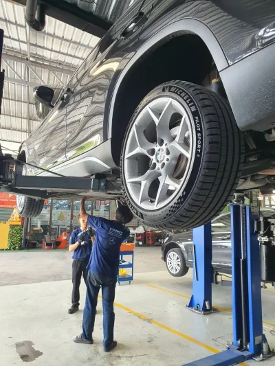 15.	บริการตั้งศูนย์และตรวจช่วงล่าง BMW ที่สตาร์ฟิตออโต้ นนทบุรี