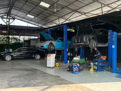 2.	ซ่อมรถBenz BMW Porsche ด้วยเครื่องมือพิเศษมากมายเพราะเรานำเข้าเอง