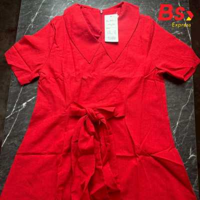 ชุดกระโปรงสีแดงผูกโบว์ คอปก