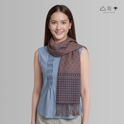 ผ้าพันคอขิดไทกะเลิง ลายตุ้มจุ้ม คราม-เปลือกไม้