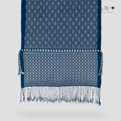 ผ้าพันคอขิดไทกะเลิง ลายดอกมะขวิด - คราม