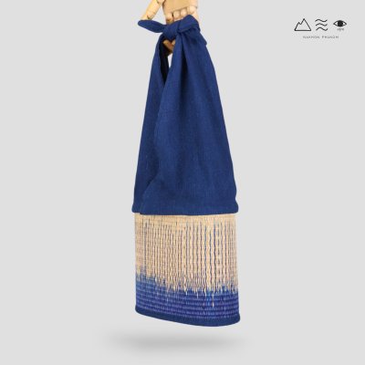 กระเป๋าสานกกหูผูกผ้าทอมือ-คราม กระเป๋าสานกกหูผูกผ้าทอมือ-คราม