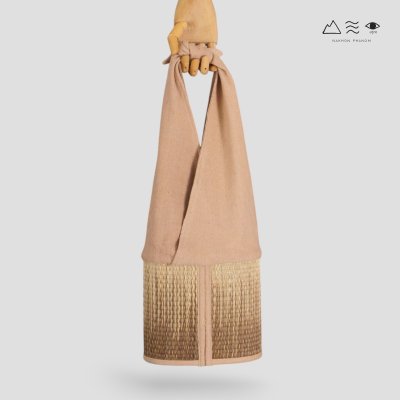 กระเป๋าสานกกหูผูกผ้าทอมือ-เปลือกไม้ กระเป๋าสานกกหูผูกผ้าทอมือ-เปลือกไม้