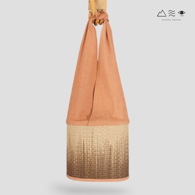 กระเป๋าสานกกหูผูกผ้าทอมือ-เปลือกไม้ กระเป๋าสานกกหูผูกผ้าทอมือ-เปลือกไม้