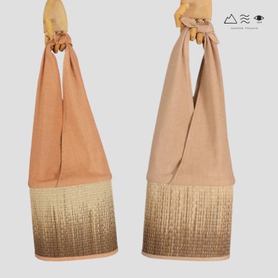 กระเป๋าสานกกหูผูกผ้าทอมือ-เปลือกไม้ กระเป๋าสานกกหูผูกผ้าทอมือ-เปลือกไม้