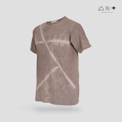เสื้อยืดมัดย้อมสีธรรมชาติ ลายเรขาคณิต
