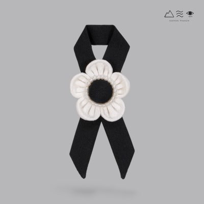 เข็มกลัดไว้อาลัย ประดับดอกไม้ผ้าฝ้าย