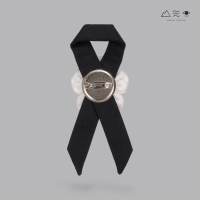 เข็มกลัดไว้อาลัย ประดับดอกไม้ผ้าฝ้าย