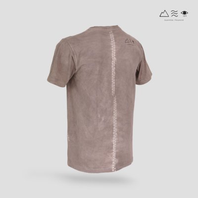 เสื้อยืดมัดย้อมสีธรรมชาติ ลายเรขาคณิต