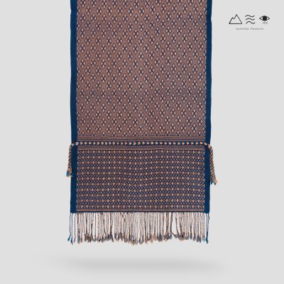 ผ้าพันคอขิดไทกะเลิง ลายตุ้มจุ้ม คราม-เปลือกไม้