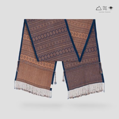 ผ้าพันคอขิดไทกะเลิง ลายดอกมะส้าน คราม-เปลือกไม้