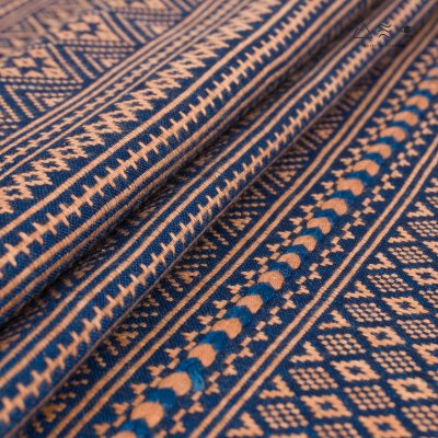 ผ้าพันคอขิดไทกะเลิง ลายดอกมะส้าน คราม-เปลือกไม้