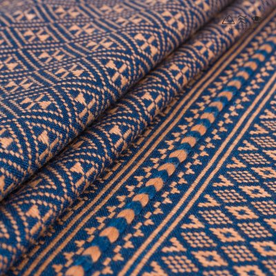 ผ้าพันคอขิดไทกะเลิง ลายดอกมะขวิด คราม-เปลือกไม้