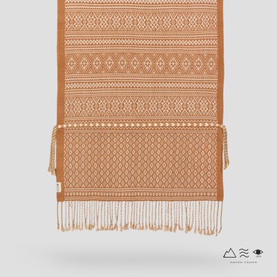 ผ้าพันคอขิดไทกะเลิง ลายดอกมะส้าน - เปลือกไม้