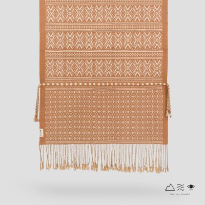 ผ้าพันคอขิดไทกะเลิง ลายดอกลั่นทม - เปลือกไม้