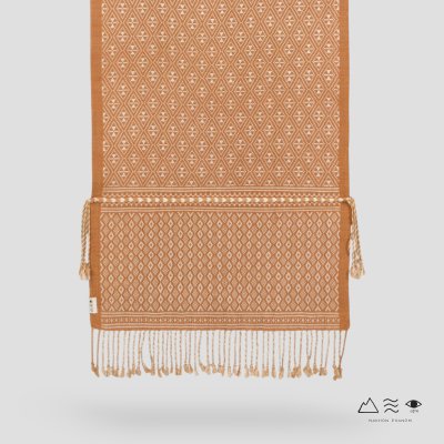 ผ้าพันคอขิดไทกะเลิง ลายดอกมะขวิด - เปลือกไม้