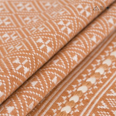 ผ้าพันคอขิดไทกะเลิง ลายดอกมะขวิด - เปลือกไม้